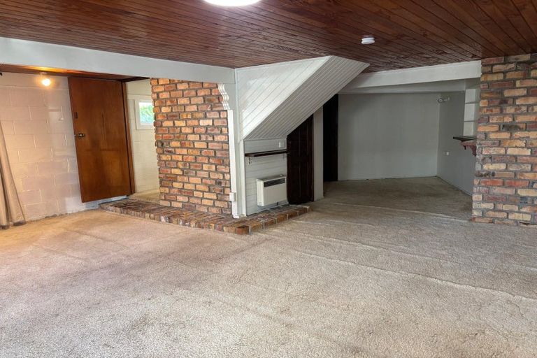 Photo of property in 465 Glenfield Road, Glenfield, Auckland, 0629