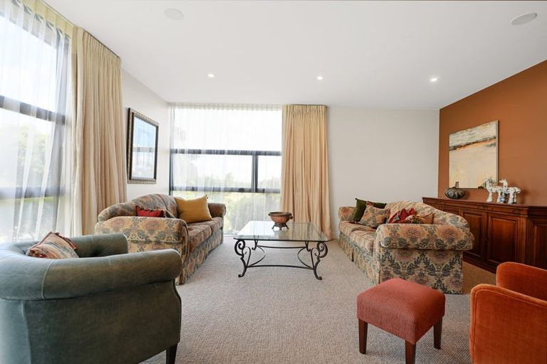 Photo of property in 142 Lake Crescent, Hamilton Lake, Hamilton, 3204