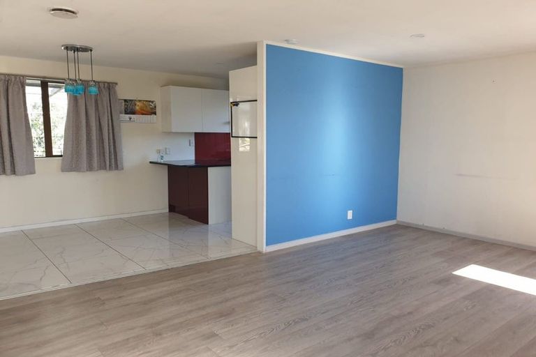 Photo of property in 28 Glen Close, Glen Eden, Auckland, 0602