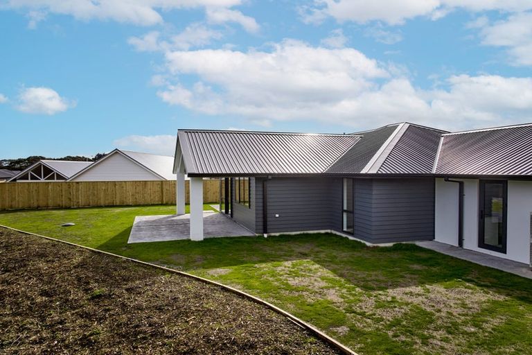 Photo of property in 6 Pihoihoi Close, Waikanae, 5036