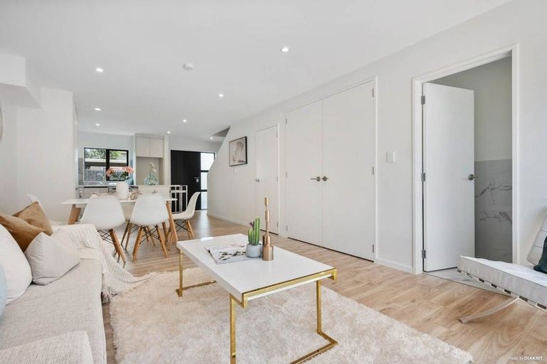 Photo of property in 4/9 Smiths Avenue, Papakura, 2110