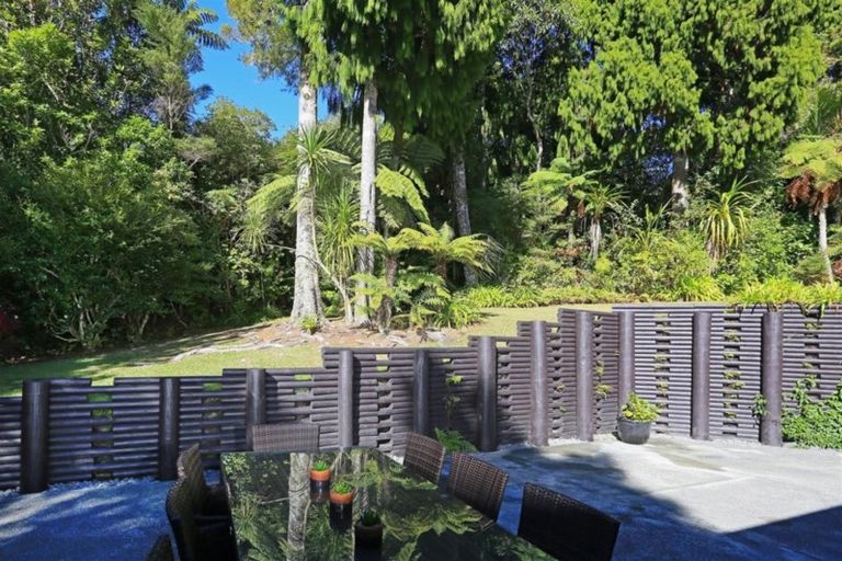Photo of property in 789 Scenic Drive, Henderson Valley, Auckland, 0612