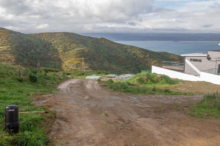 Photo of property in 33 Grumman Lane, Newlands, Wellington, 6037