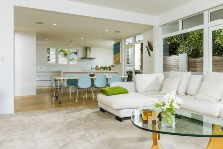 Photo of property in 2/34 Whitby Crescent, Mairangi Bay, Auckland, 0630