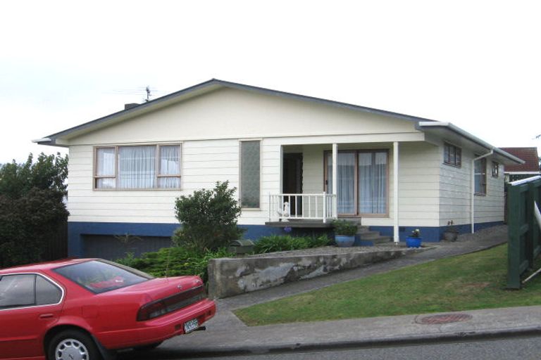 Photo of property in 3 Rice Crescent, Newlands, Wellington, 6037