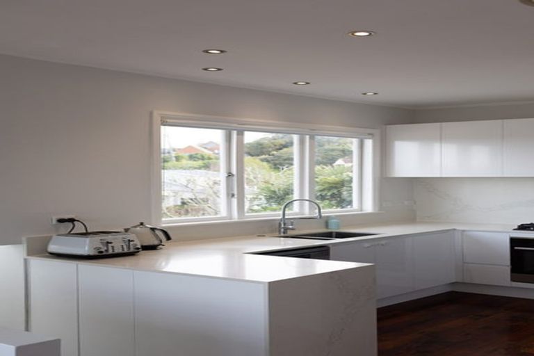 Photo of property in 1/27 Huka Road, Birkenhead, Auckland, 0626