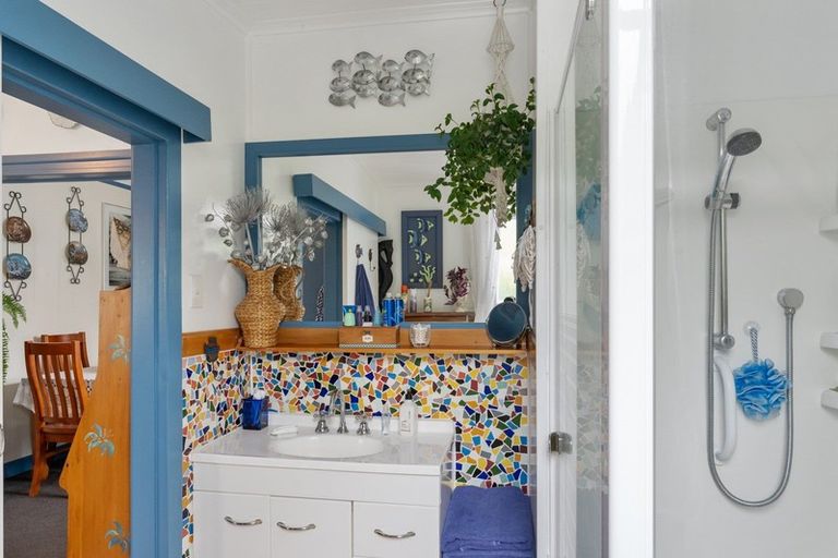 Photo of property in 35 York Street, Picton, 7220