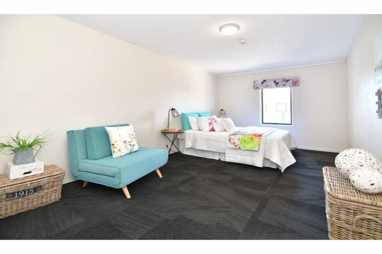 Photo of property in 52a Albatross Road, Red Beach, 0932