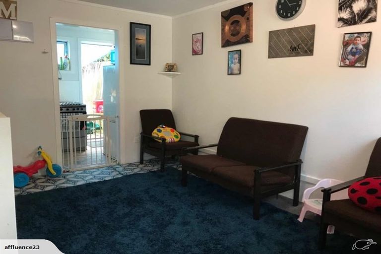 Photo of property in 1/542 Swanson Road, Ranui, Auckland, 0612