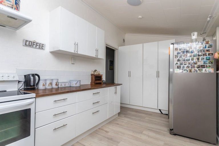 Photo of property in 64 Allardice Street, Dannevirke, 4930