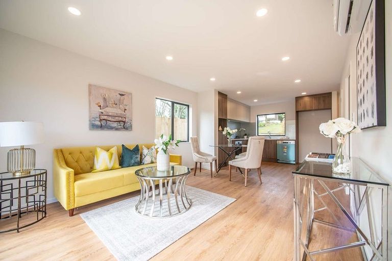 Photo of property in 2/34 Edmonton Road, Henderson, Auckland, 0612