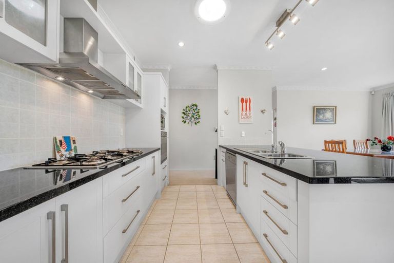 Photo of property in 16 Leafield Crescent, Henderson, Auckland, 0612