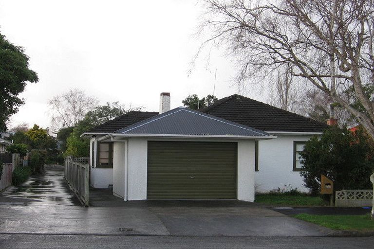 Photo of property in 19 Franklin Avenue, Hokowhitu, Palmerston North, 4410