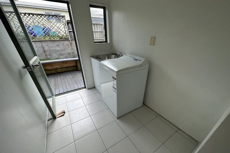 Photo of property in 1/154 Rathgar Road, Henderson, Auckland, 0610