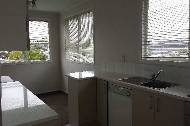 Photo of property in 1/36 Knightsbridge Drive, Forrest Hill, Auckland, 0620