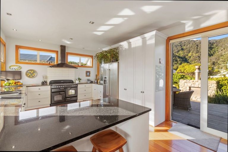 Photo of property in 7 Maire Street, Eastbourne, Lower Hutt, 5013