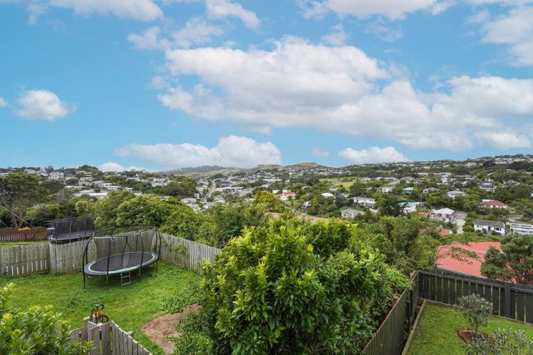 Photo of property in 1 Innes Way, Newlands, Wellington, 6037