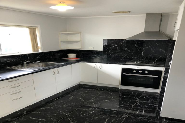 Photo of property in 1/4220 Great North Road, Glendene, Auckland, 0602