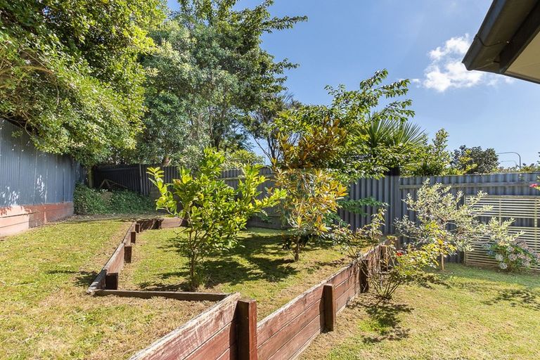 Photo of property in 15 Greenwood Place, Paraparaumu, 5032