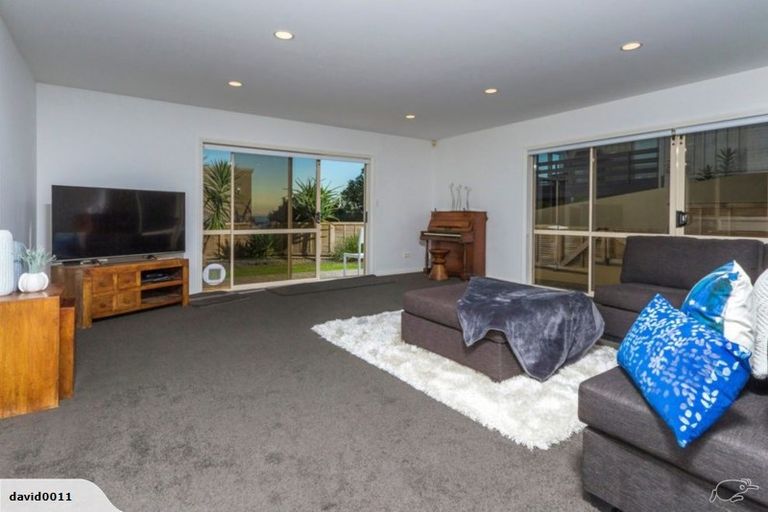 Photo of property in 2/25 Churchill Road, Murrays Bay, Auckland, 0630