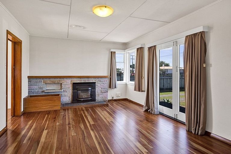 Photo of property in 8 Pacey Avenue, Hawera, 4610