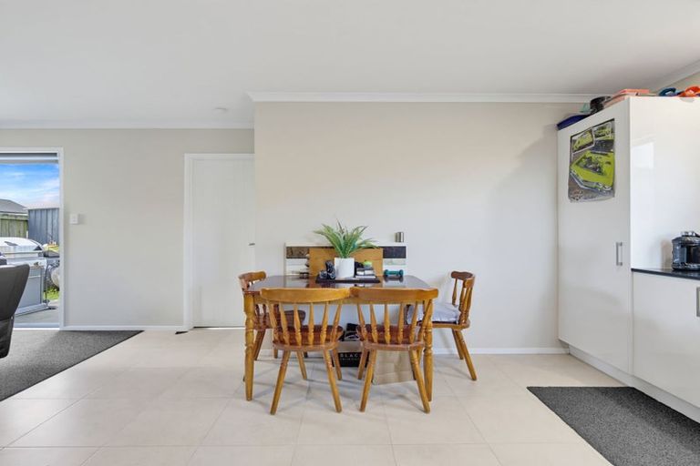 Photo of property in 16 Opouatu Avenue, Glenbrook, 2681