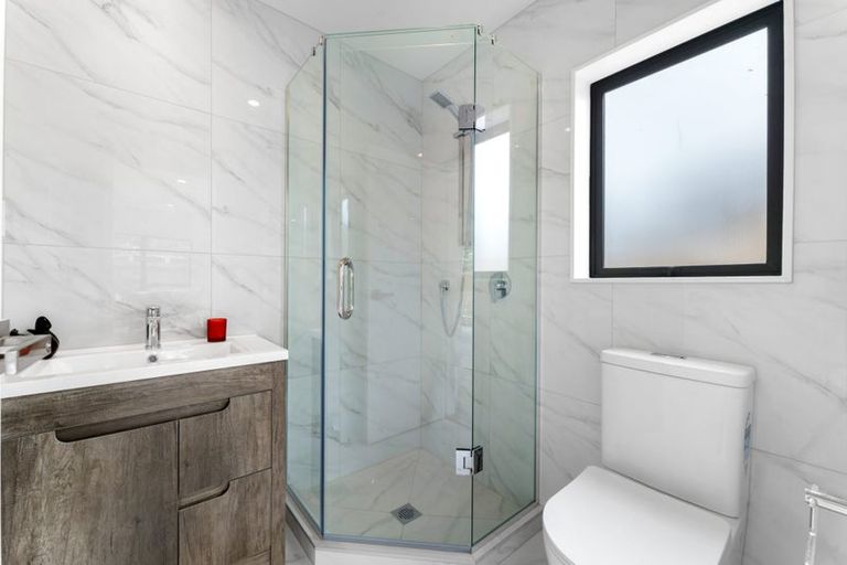 Photo of property in 89c Oreil Avenue, West Harbour, Auckland, 0618