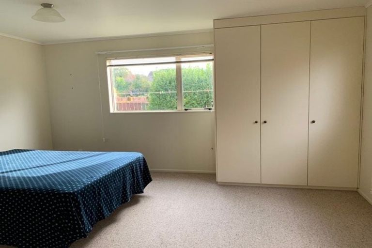 Photo of property in 86 Wikiriwhi Crescent, Awapuni, Palmerston North, 4412