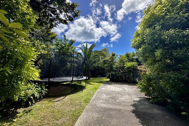 Photo of property in 219 Te Moana Road, Waikanae, 5036