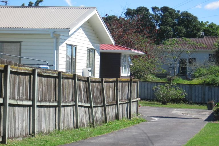 Photo of property in 30 Cobham Crescent, Kelston, Auckland, 0602