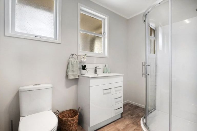 Photo of property in 5 Sutton Avenue, Mangere East, Auckland, 2024