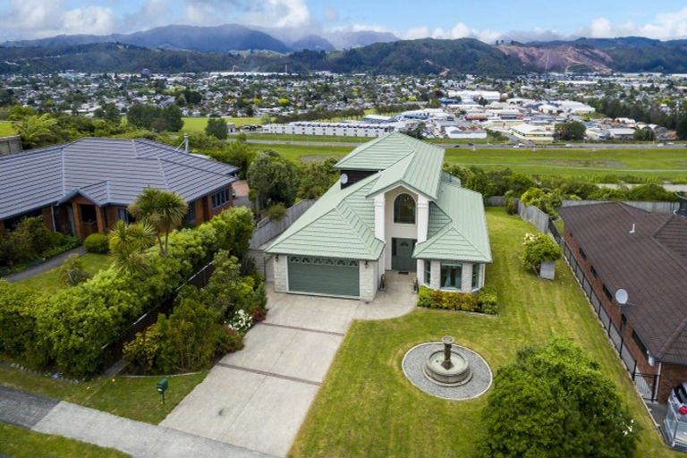 Photo of property in 51 Riverstone Drive, Riverstone Terraces, Upper Hutt, 5018