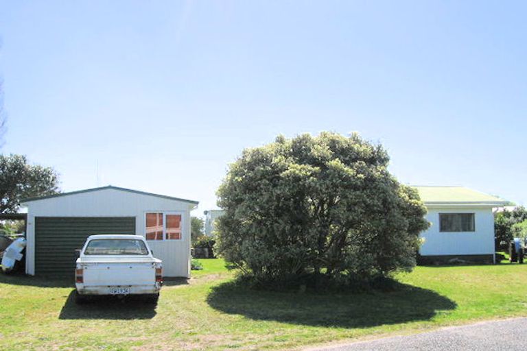 Photo of property in 18 Hicks Place, Cooks Beach, Whitianga, 3591