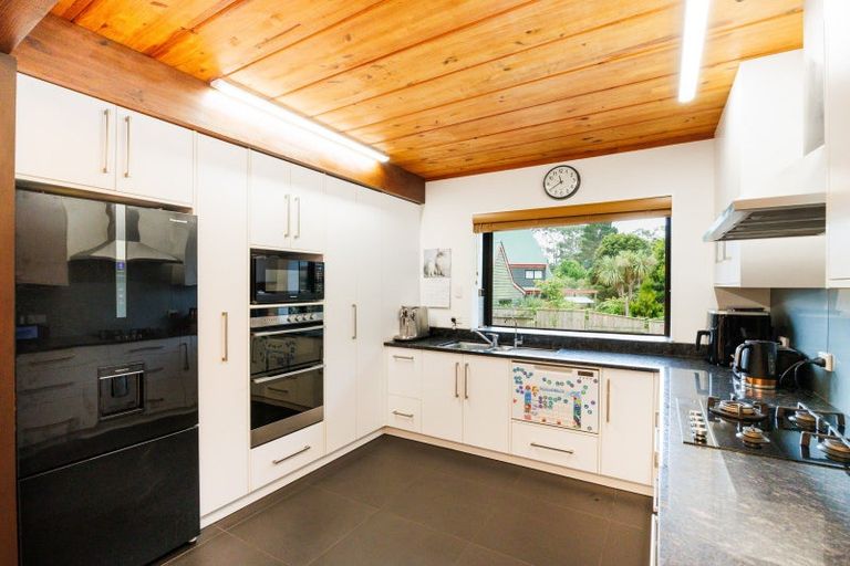 Photo of property in 11 Hillgrove Place, Fitzherbert, Palmerston North, 4410