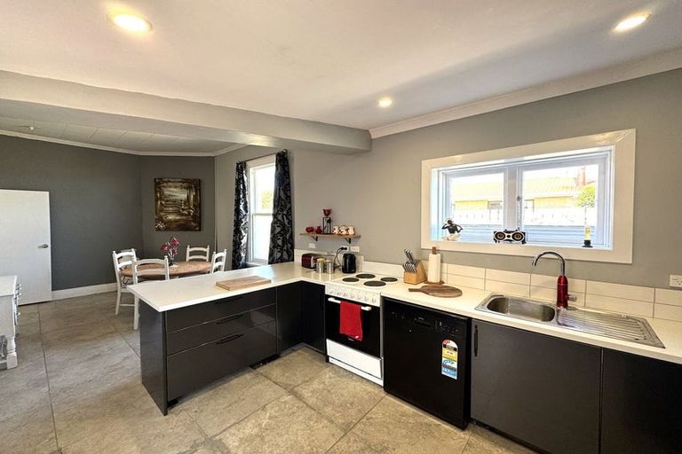 Photo of property in 44 Lanark Street, Balclutha, 9230