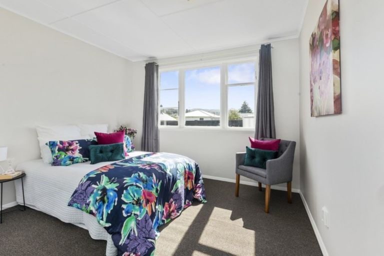 Photo of property in 358 Stokes Valley Road, Stokes Valley, Lower Hutt, 5019