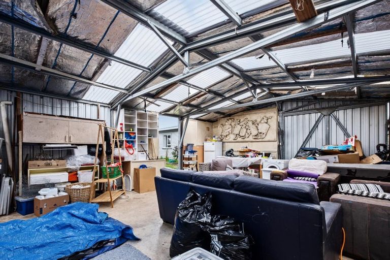 Photo of property in 96 Omata Road, Marfell, New Plymouth, 4310