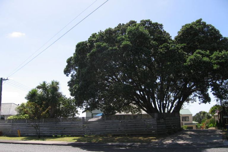 Photo of property in 1/39 Birkdale Road, Birkdale, Auckland, 0626
