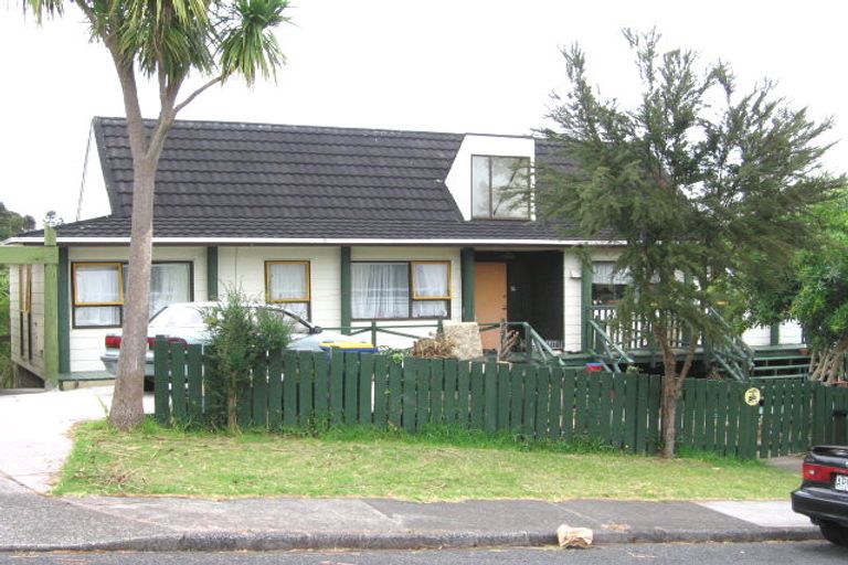 Photo of property in 8 Capilano Place, Glenfield, Auckland, 0629
