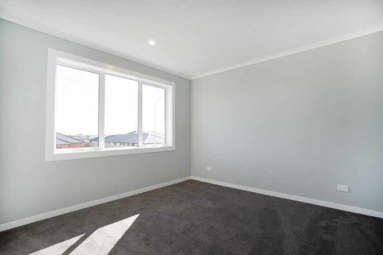 Photo of property in 44 Atlantic Drive, Fitzherbert, Palmerston North, 4410