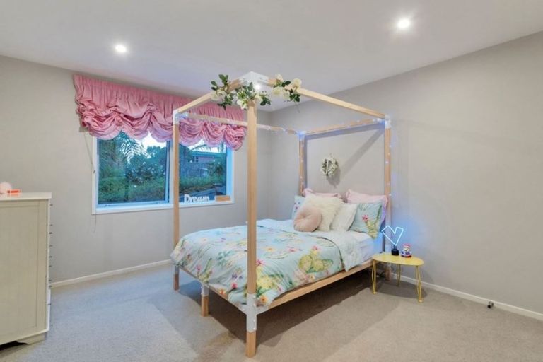 Photo of property in 15 Anakiwa Place, Milford, Auckland, 0620