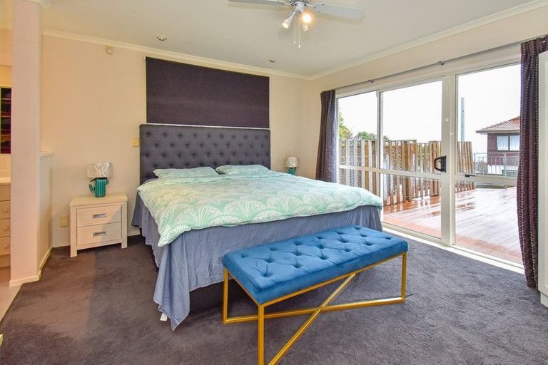 Photo of property in 32 Ewhurst Place, Goodwood Heights, Auckland, 2105