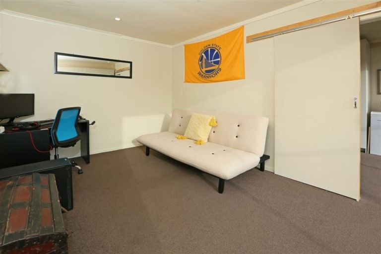 Photo of property in 8 Graven Court, Henderson, Auckland, 0612