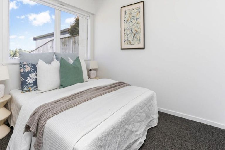 Photo of property in 2/8 Paul Place, Pakuranga, Auckland, 2010