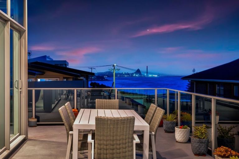 Photo of property in 2/5 Beach Street, Fitzroy, New Plymouth, 4312