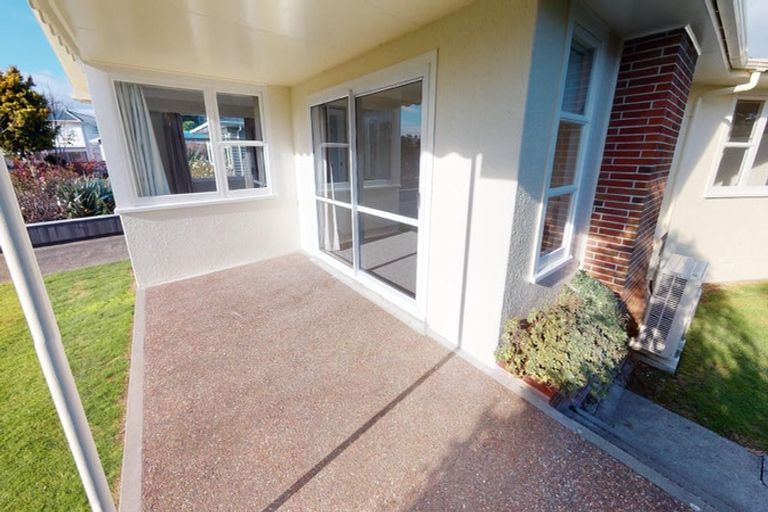 Photo of property in 8 Viscount Place, West End, Palmerston North, 4412