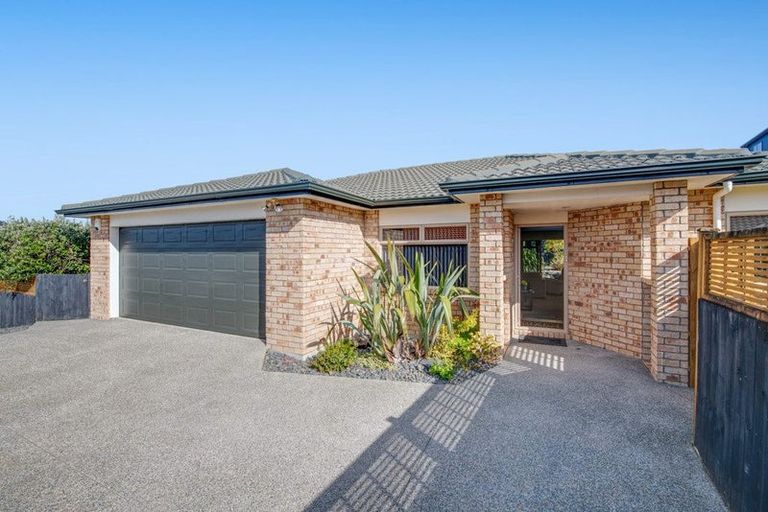 Photo of property in 48 Chesterfield Way, Orewa, 0931