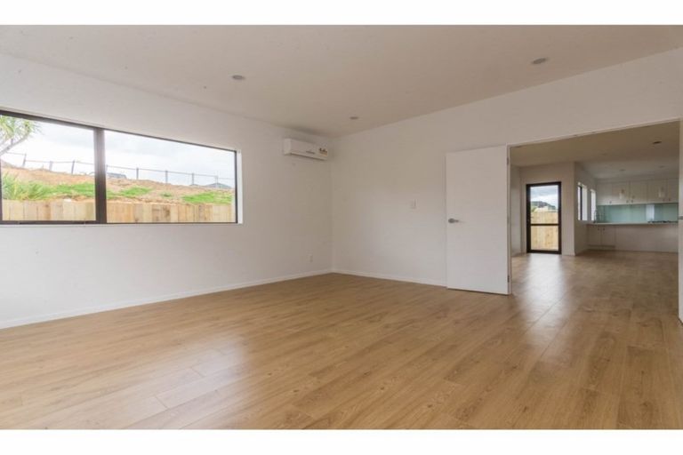 Photo of property in 139 Tiriwa Drive, Massey, Auckland, 0614