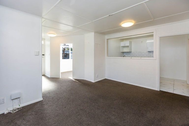 Photo of property in 35 Hanson Grove, Stokes Valley, Lower Hutt, 5019
