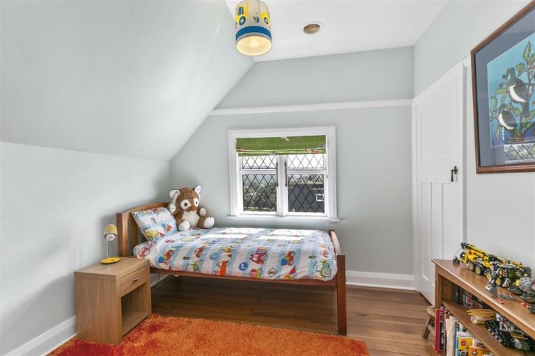 Photo of property in 12 Moana Road, Kelburn, Wellington, 6012